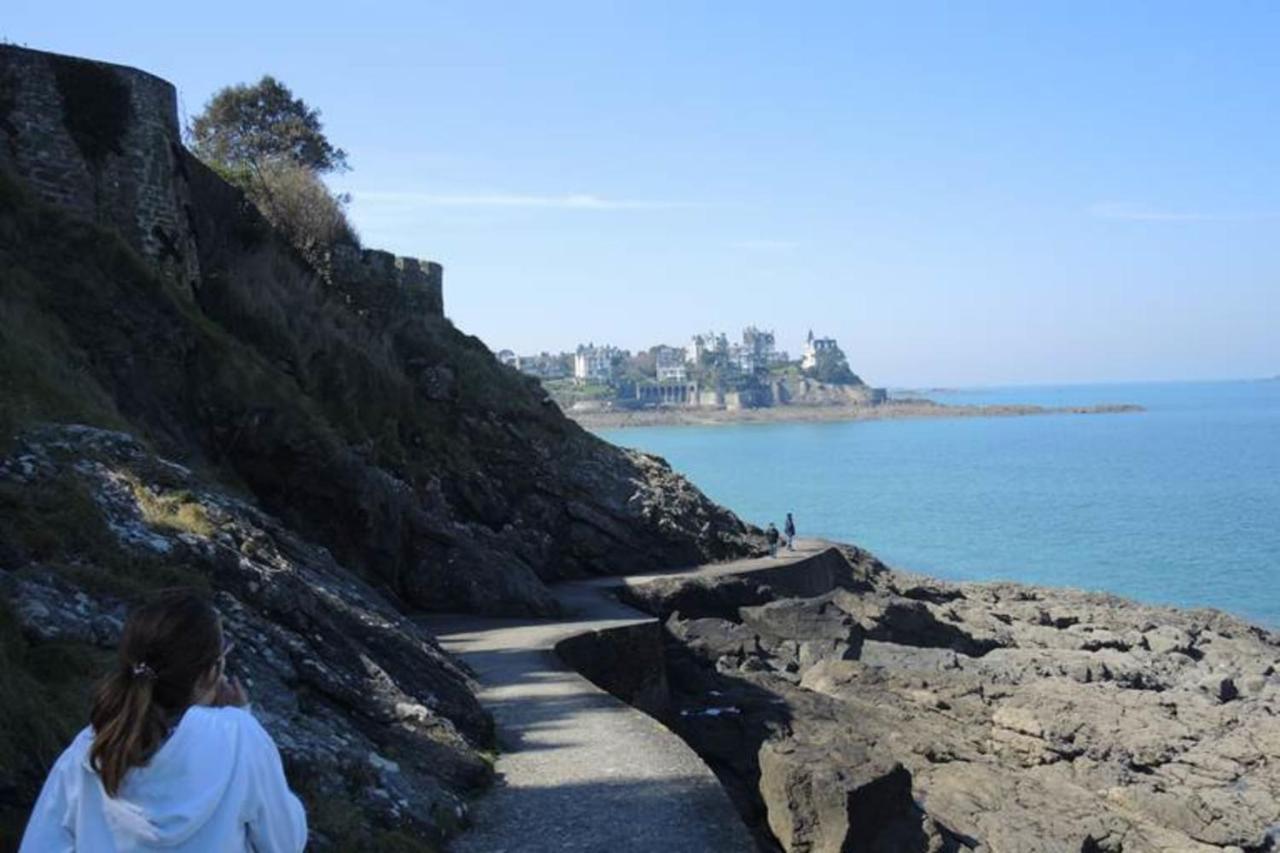 L'Ecume - Studio Moderne Avec Grand Balcon Et Place De Parking Dinard Exterior photo